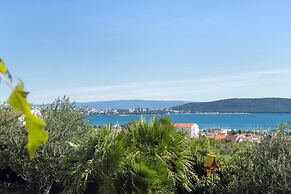 Villa Belezza With Pool, Split - Kastel Gomilica