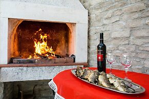 Villa Belezza With Pool, Split - Kastel Gomilica