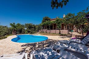 Villa Belezza With Pool, Split - Kastel Gomilica