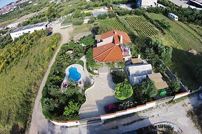 Villa Belezza With Pool, Split - Kastel Gomilica