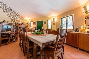 Villa Belezza With Pool, Split - Kastel Gomilica