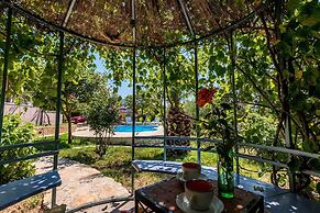 Villa Belezza With Pool, Split - Kastel Gomilica