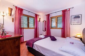 Villa Belezza With Pool, Split - Kastel Gomilica