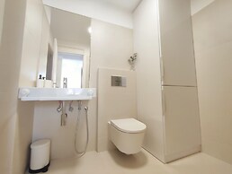 Lisbon Skyline Apartment by Misha s Place 5E