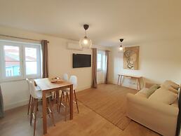 Lisbon Skyline Apartment by Misha s Place 5E