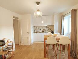 Lisbon Skyline Apartment by Misha s Place 5E