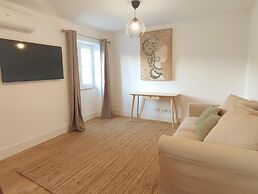 Lisbon Skyline Apartment by Misha s Place 5E