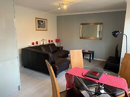 Lovely 2-bed Apartment in Wallasey, Sleeps 4
