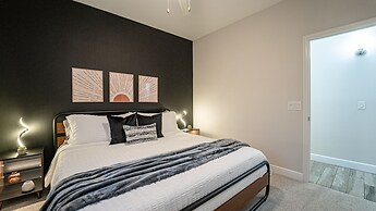 Desert Queen 4 Bedroom Home by RedAwning