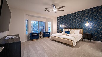 Desert Queen 4 Bedroom Home by RedAwning