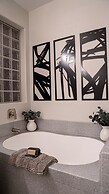 Desert Queen 4 Bedroom Home by RedAwning