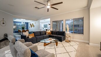 Desert Queen 4 Bedroom Home by RedAwning