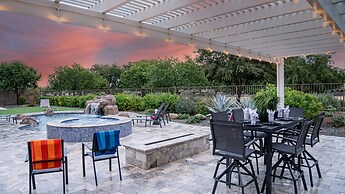 Desert Queen 4 Bedroom Home by RedAwning
