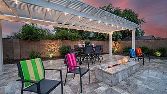 Desert Queen 4 Bedroom Home by RedAwning