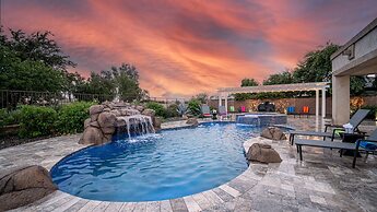 Desert Queen 4 Bedroom Home by RedAwning