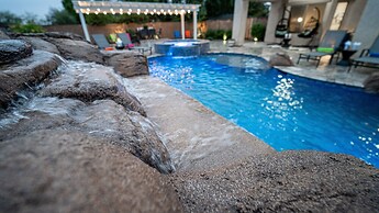 Desert Queen 4 Bedroom Home by RedAwning