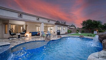 Desert Queen 4 Bedroom Home by RedAwning