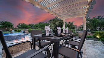 Desert Queen 4 Bedroom Home by RedAwning