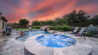 Desert Queen 4 Bedroom Home by RedAwning