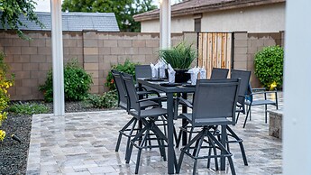 Desert Queen 4 Bedroom Home by RedAwning