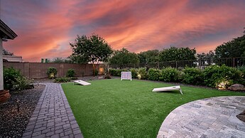 Desert Queen 4 Bedroom Home by RedAwning