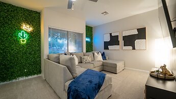 Desert Queen 4 Bedroom Home by RedAwning