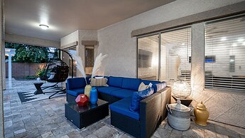 Desert Queen 4 Bedroom Home by RedAwning