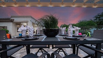 Desert Queen 4 Bedroom Home by RedAwning