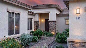 Desert Queen 4 Bedroom Home by RedAwning