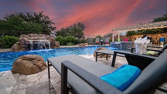 Desert Queen 4 Bedroom Home by RedAwning