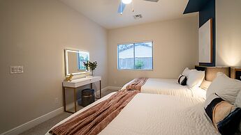 Desert Queen 4 Bedroom Home by RedAwning