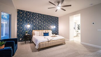 Desert Queen 4 Bedroom Home by RedAwning