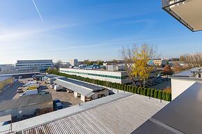 Apartment Łopuszańska Warsaw by Renters