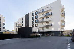 Apartment Łopuszańska Warsaw by Renters