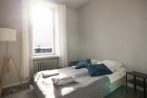 2ndhomes Central 1BR Top Floor Home