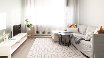 2ndhomes Central 1BR Top Floor Home