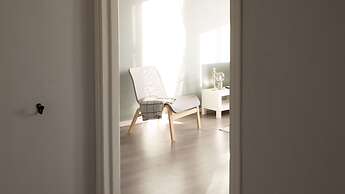 2ndhomes Central 1BR Top Floor Home