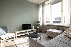 2ndhomes Central 1BR Top Floor Home