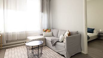 2ndhomes Central 1BR Top Floor Home