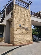 Stunning Studio Type - 1641 - 16th Flr Persimmon