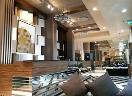 Stunning Studio Type - 1641 - 16th Flr Persimmon