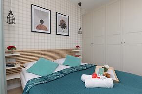 Warsaw Apartment Celownicza by Renters