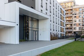 Warsaw Apartment Celownicza by Renters