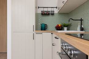 Warsaw Apartment Celownicza by Renters
