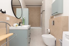 Warsaw Apartment Celownicza by Renters