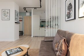 Warsaw Apartment Celownicza by Renters