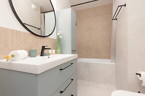 Warsaw Apartment Celownicza by Renters