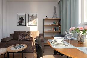Warsaw Apartment Celownicza by Renters