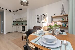 Warsaw Apartment Celownicza by Renters