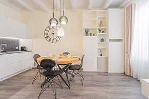 Modern Stylish Apartment in Como City